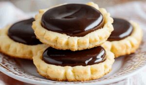 Crumbl Boston Cream Pie Cookies Recipe