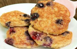 Quick and Delicious Oatmeal with Bananas and Blueberries Recipe