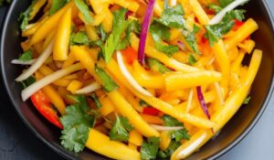 Simple Thai Mango Salad (10 Minutes) Recipe